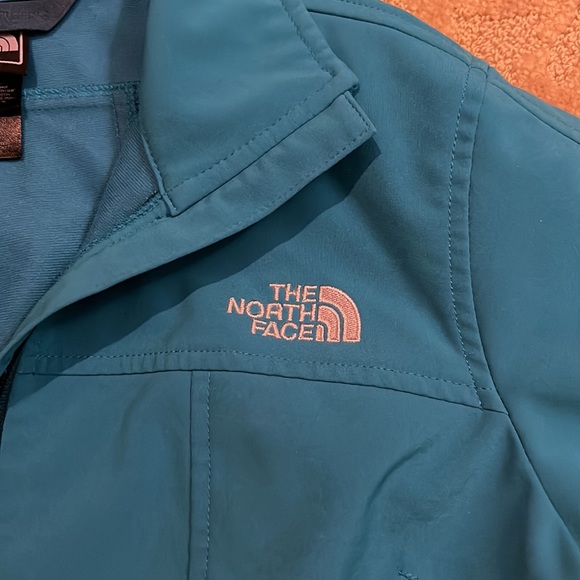 The North Face Women’s Jacket, Size Medium - Picture 3 of 15
